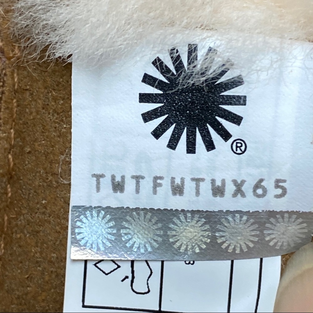 UGG Viki Suede and Shearling Waterproof Boot - Picture 3 of 10